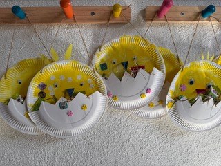 Osterküken aus Papptellern