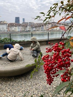 Spielen und Entdecken am Rheinufer